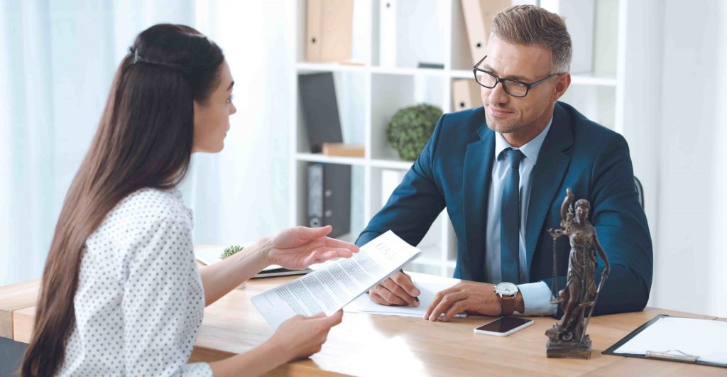 ¿Por qué contar con traducción profesional para contratos, concursos, licitaciones e informes?